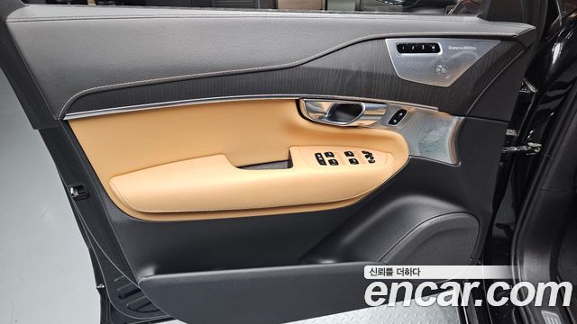 Volvo XC90 2021 — photo 14