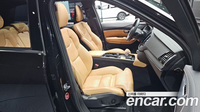 Volvo XC90 2021 — photo 16