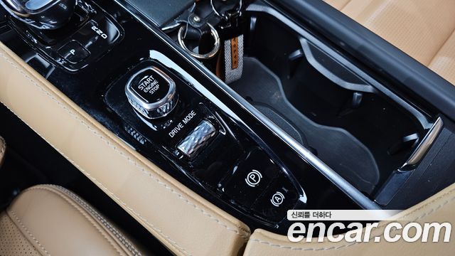 Volvo XC90 2021 — photo 33