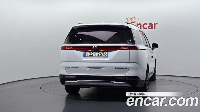 Kia Canival 2021 — photo 4
