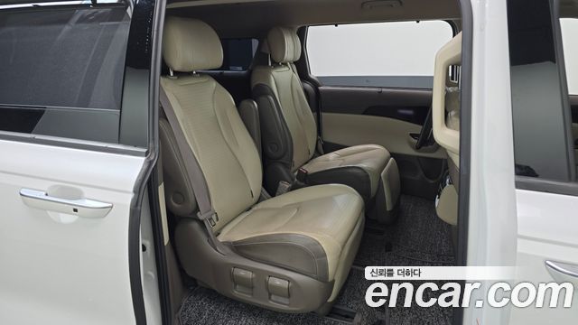 Kia Canival 2021 — photo 12