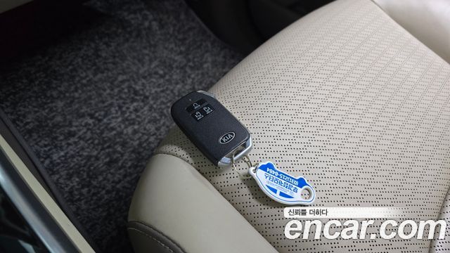 Kia Canival 2021 — photo 17