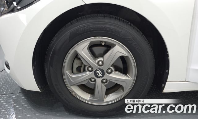 Hyundai AVANTE 2017 — photo 5