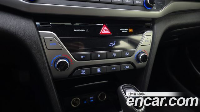 Hyundai AVANTE 2017 — photo 22