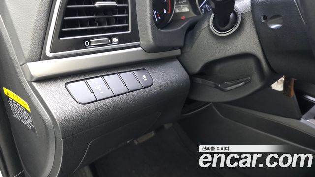 Hyundai AVANTE 2017 — photo 23