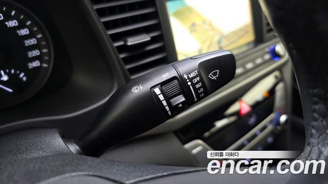 Hyundai AVANTE 2017 — photo 26