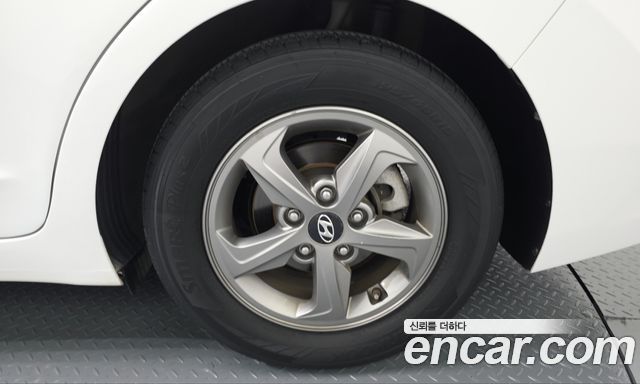 Hyundai AVANTE 2017 — photo 7