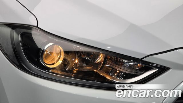 Hyundai AVANTE 2017 — photo 8