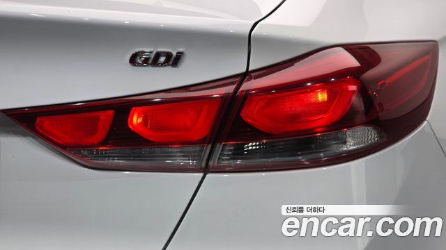 Hyundai AVANTE 2017 — photo 9