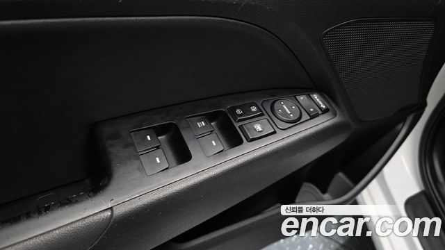 Hyundai AVANTE 2017 — photo 27