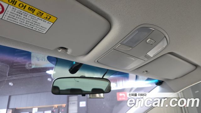 Hyundai AVANTE 2017 — photo 28