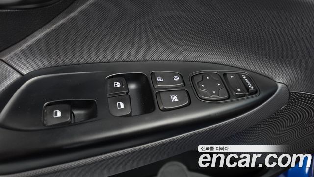 Hyundai Veloster 2018 — photo 25