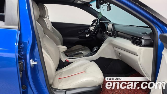 Hyundai Veloster 2018 — photo 16