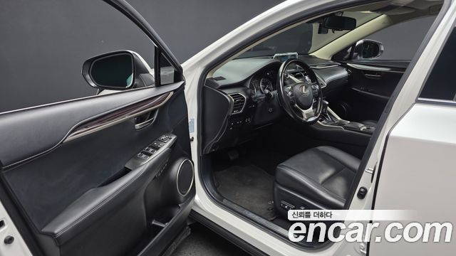 Lexus NX 2020 — photo 10