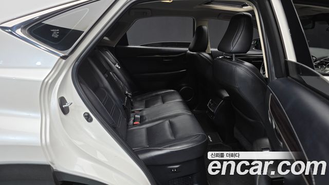 Lexus NX 2020 — photo 12
