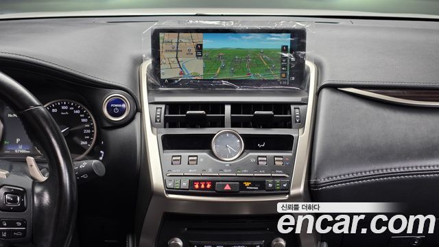 Lexus NX 2020 — photo 14