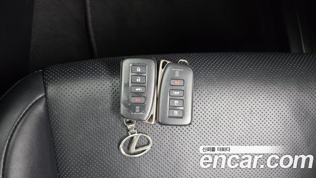 Lexus NX 2020 — photo 17