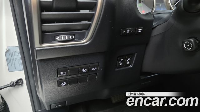 Lexus NX 2020 — photo 18