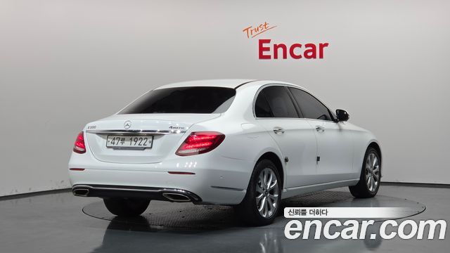 Mercedes-Benz E-Class 2019 — photo 2
