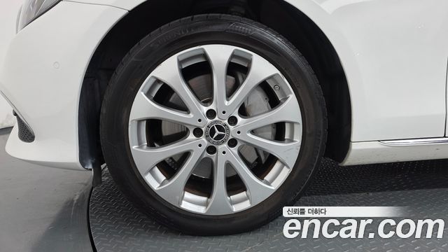 Mercedes-Benz E-Class 2019 — photo 5