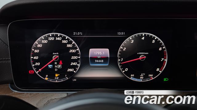 Mercedes-Benz E-Class 2019 — photo 11