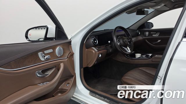 Mercedes-Benz E-Class 2019 — photo 13