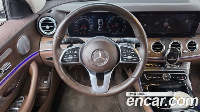 Mercedes-Benz E-Class 2019 — photo 19