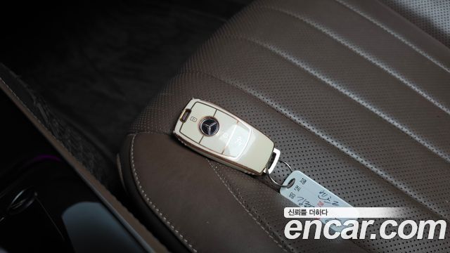 Mercedes-Benz E-Class 2019 — photo 21