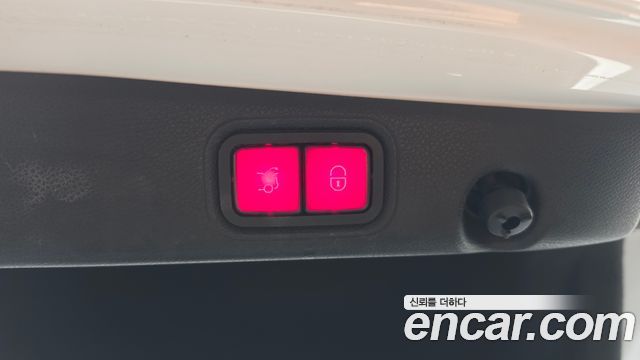Mercedes-Benz E-Class 2019 — photo 24