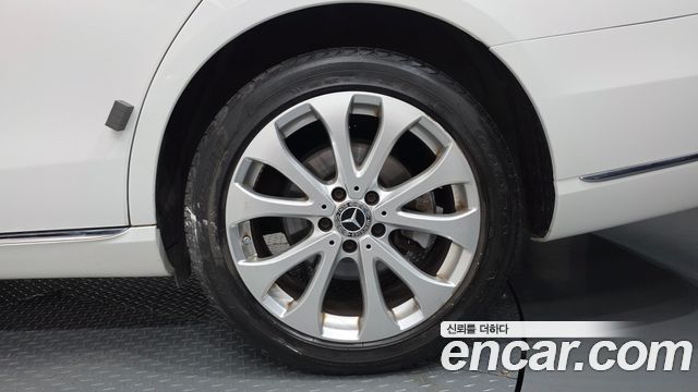 Mercedes-Benz E-Class 2019 — photo 7