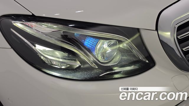 Mercedes-Benz E-Class 2019 — photo 8