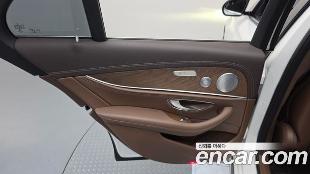 Mercedes-Benz E-Class 2019 — photo 15