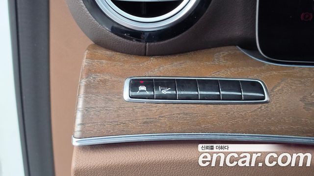 Mercedes-Benz E-Class 2019 — photo 27