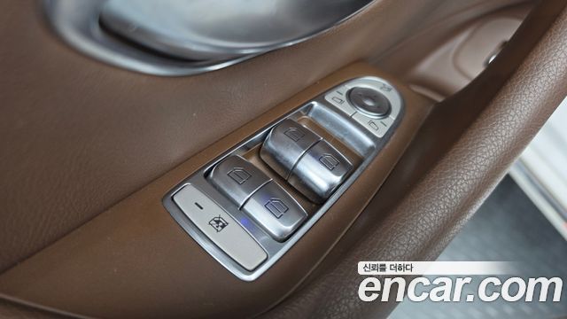 Mercedes-Benz E-Class 2019 — photo 29