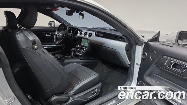 Ford Mustang 2017 — photo 17