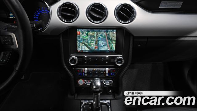 Ford Mustang 2017 — photo 20