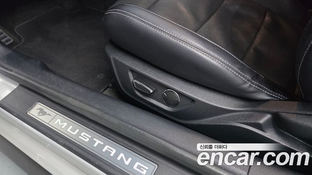 Ford Mustang 2017 — photo 24