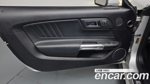 Ford Mustang 2017 — photo 14
