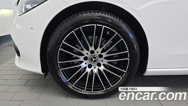 Mercedes-Benz C-Class 2024 — photo 5