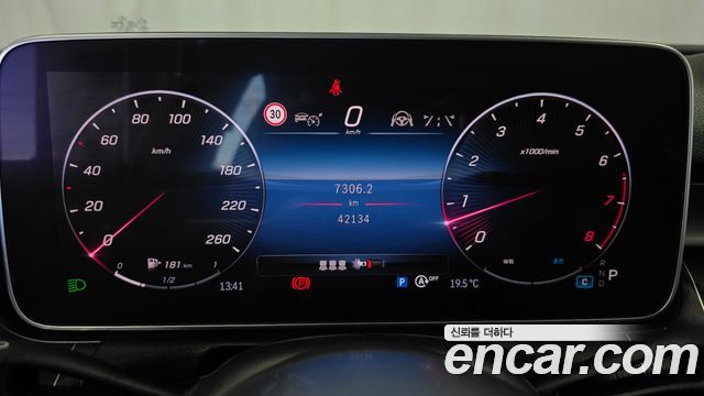Mercedes-Benz C-Class 2024 — photo 11