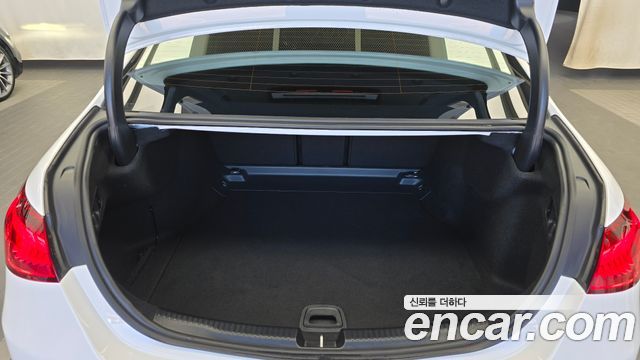 Mercedes-Benz C-Class 2024 — photo 24