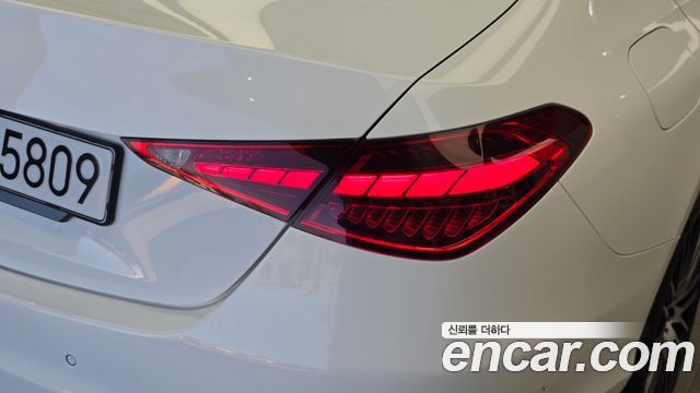 Mercedes-Benz C-Class 2024 — photo 9