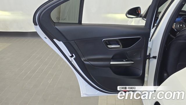 Mercedes-Benz C-Class 2024 — photo 15