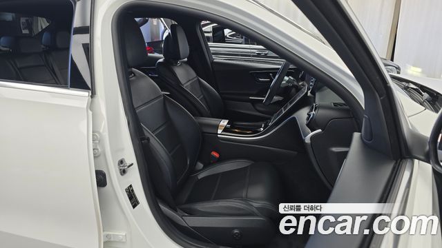 Mercedes-Benz C-Class 2024 — photo 16