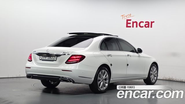 Mercedes-Benz E-Class 2019 — photo 2