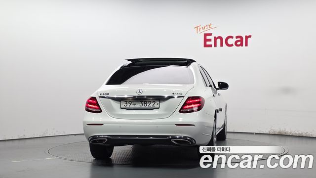 Mercedes-Benz E-Class 2019 — photo 4