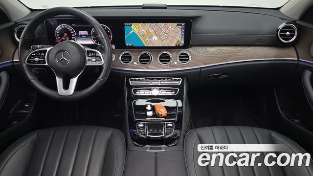 Mercedes-Benz E-Class 2019 — photo 10
