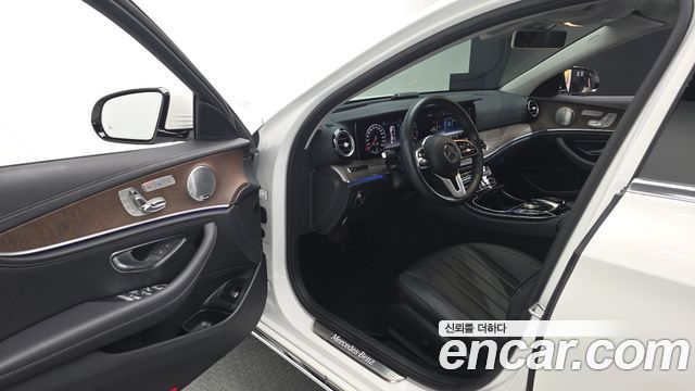 Mercedes-Benz E-Class 2019 — photo 13