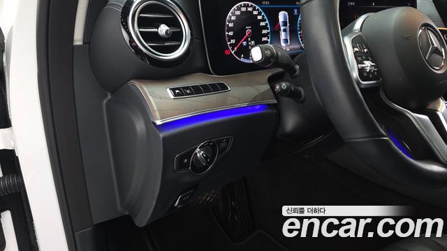 Mercedes-Benz E-Class 2019 — photo 19