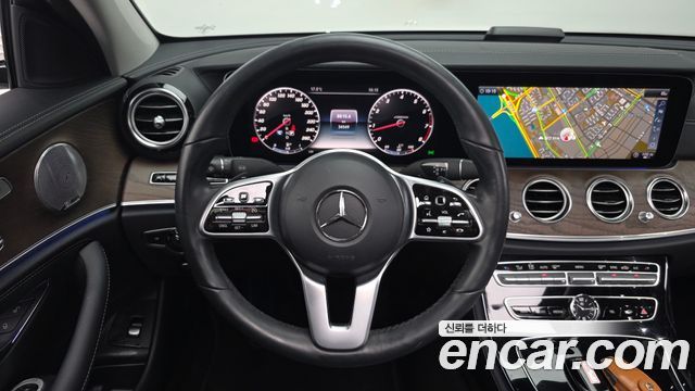 Mercedes-Benz E-Class 2019 — photo 20
